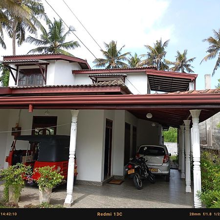 Southern Beach Surf Lodge Ahangama Kültér fotó
