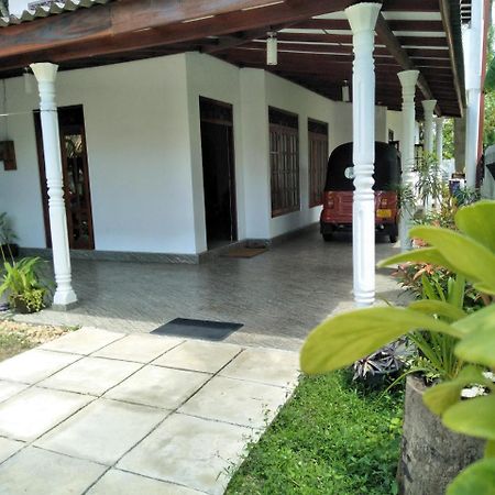 Southern Beach Surf Lodge Ahangama Kültér fotó