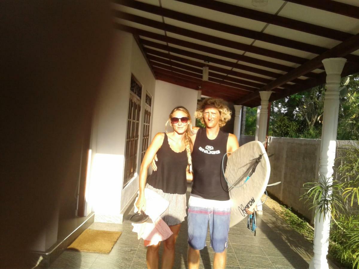Southern Beach Surf Lodge Ahangama Kültér fotó
